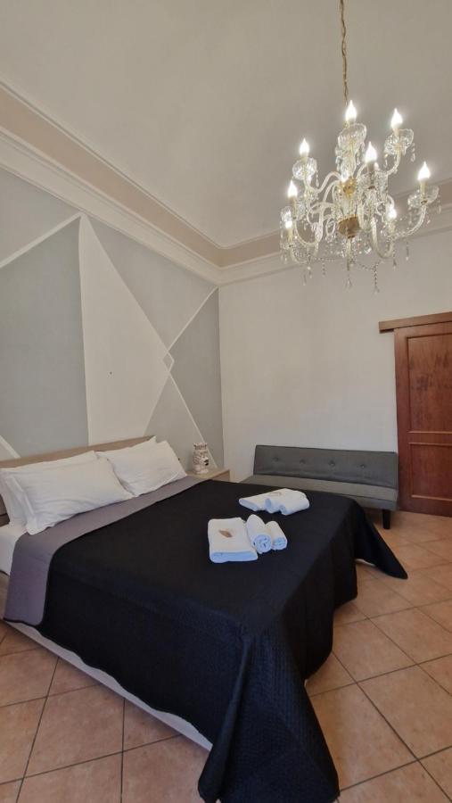 The Crazy House Apartment Catania Bagian luar foto