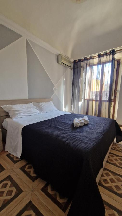 The Crazy House Apartment Catania Bagian luar foto