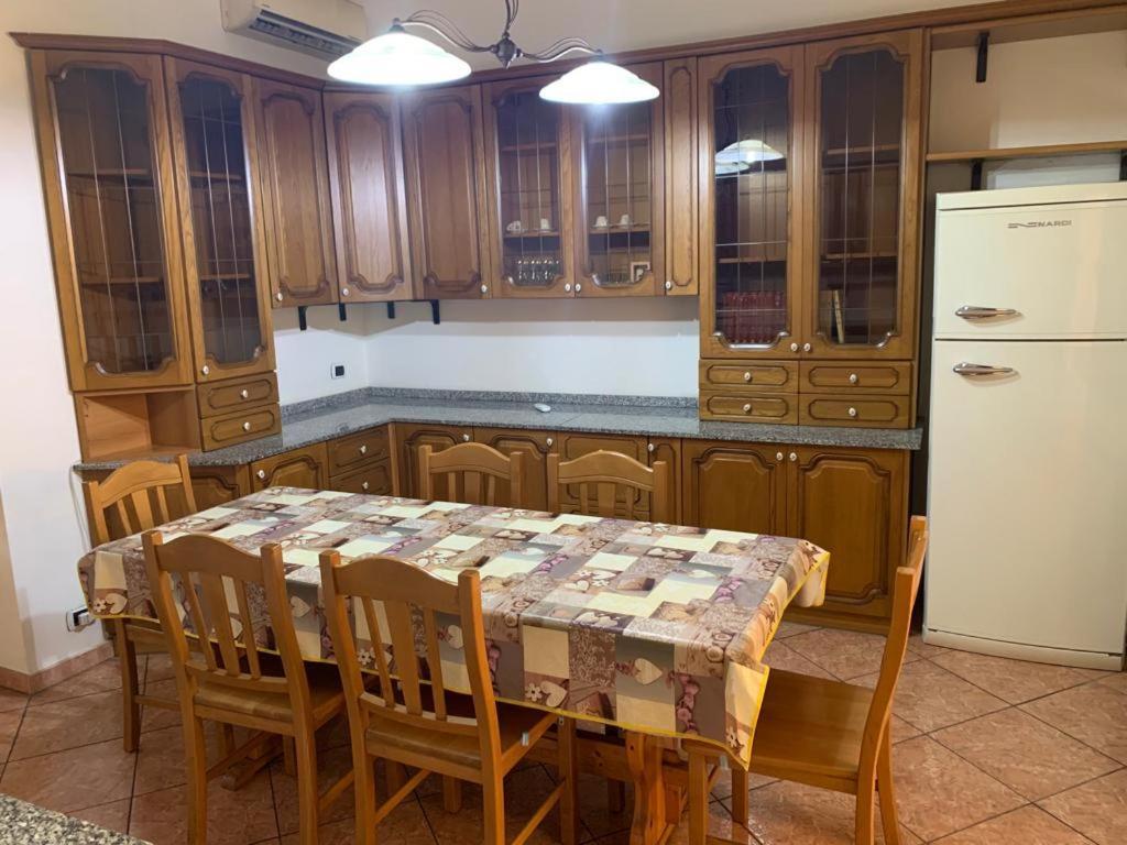 The Crazy House Apartment Catania Bagian luar foto