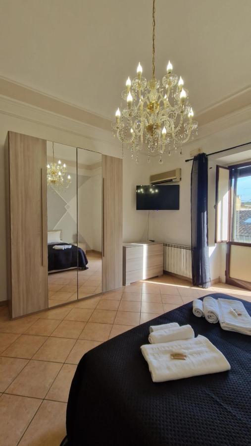 The Crazy House Apartment Catania Bagian luar foto