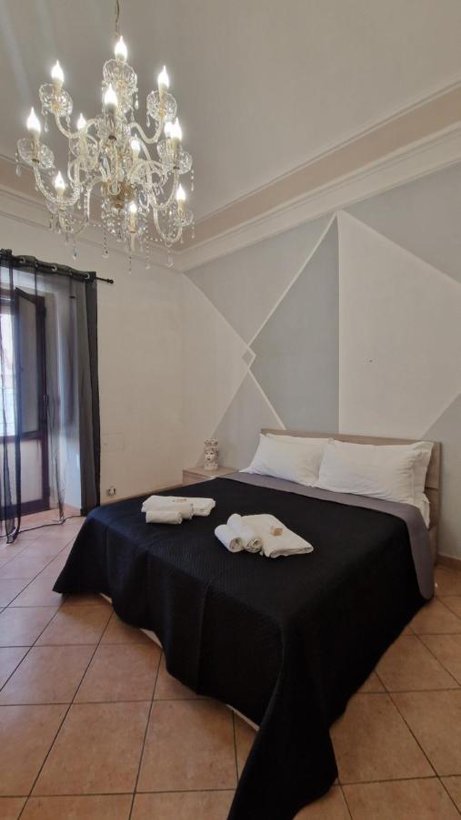 The Crazy House Apartment Catania Bagian luar foto