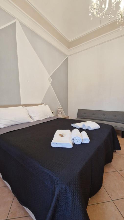 The Crazy House Apartment Catania Bagian luar foto