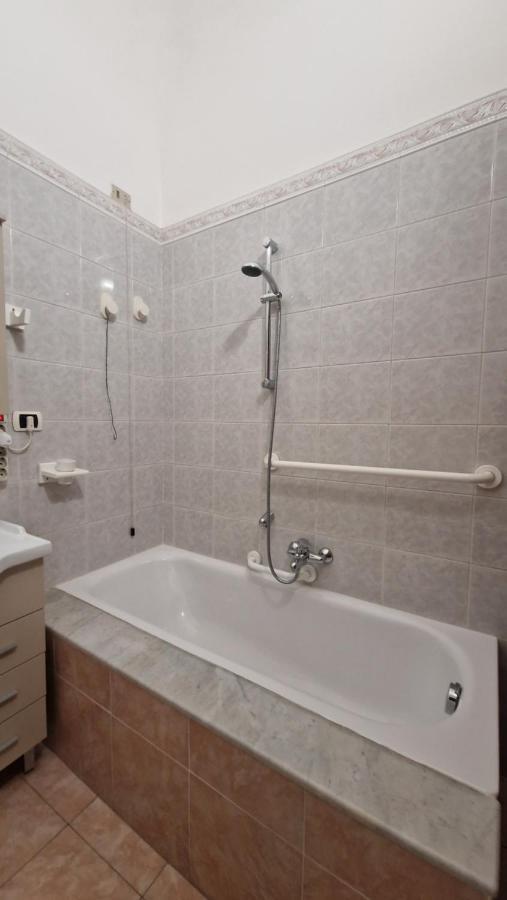 The Crazy House Apartment Catania Bagian luar foto