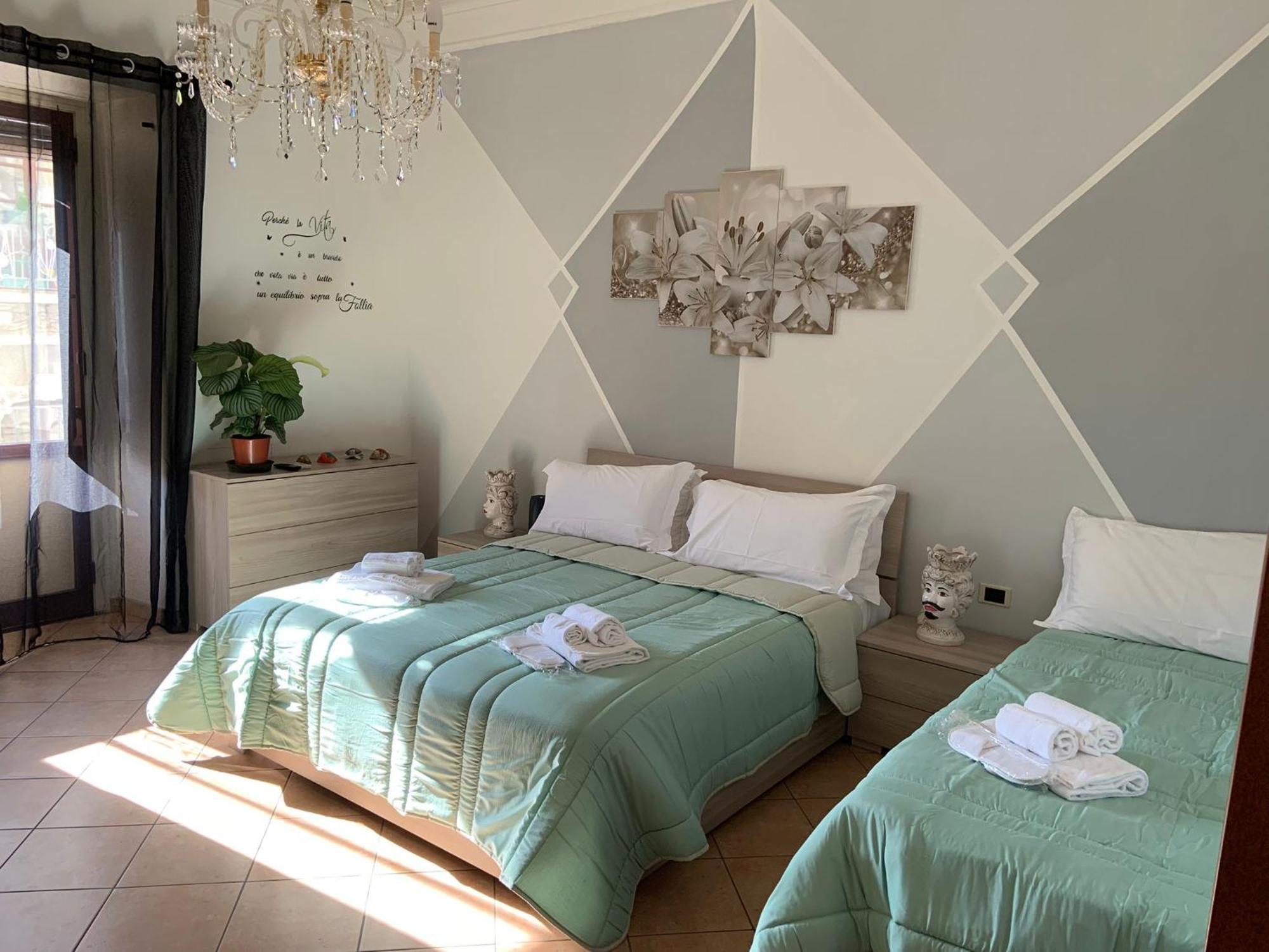 The Crazy House Apartment Catania Bagian luar foto
