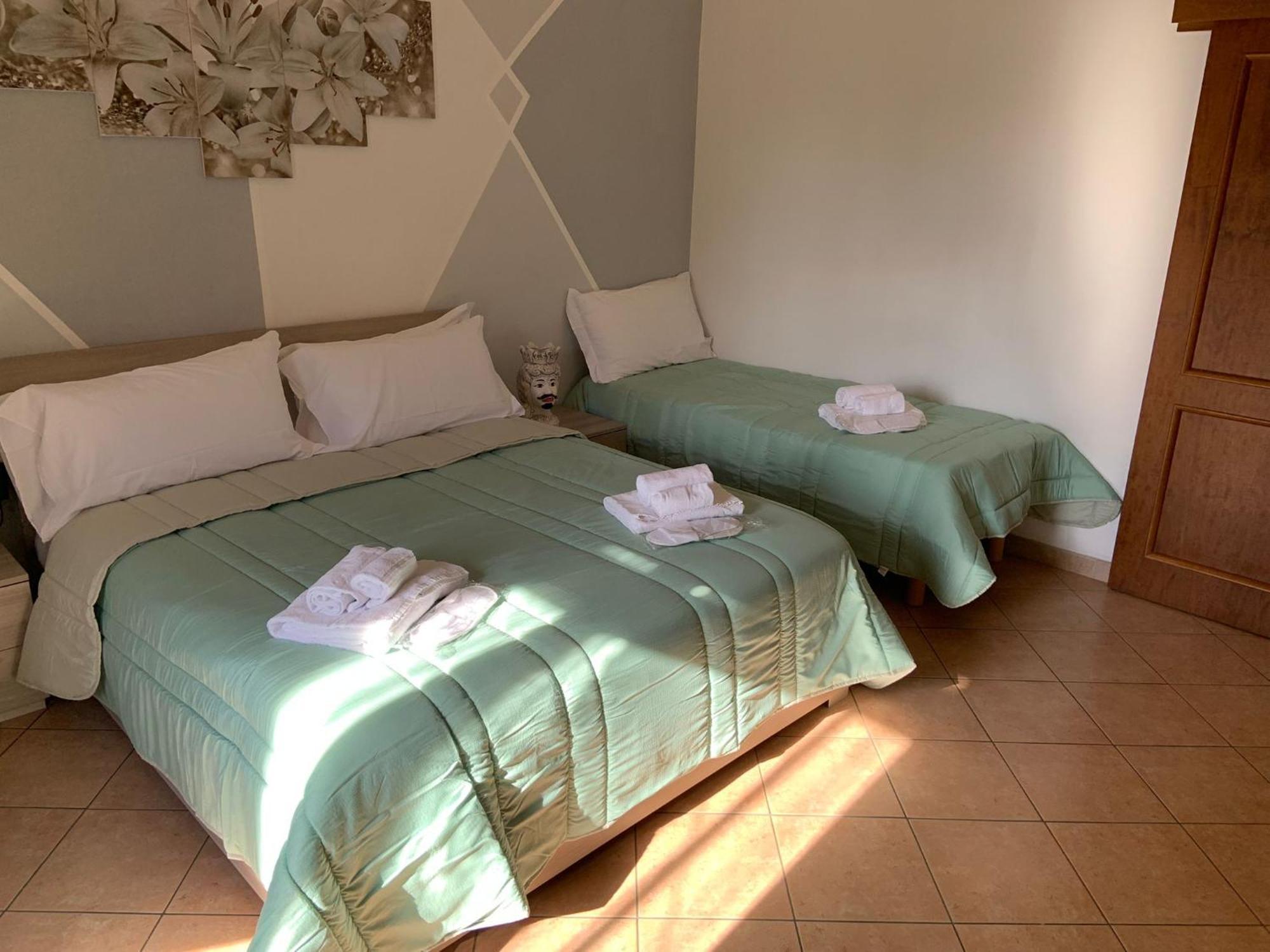 The Crazy House Apartment Catania Bagian luar foto